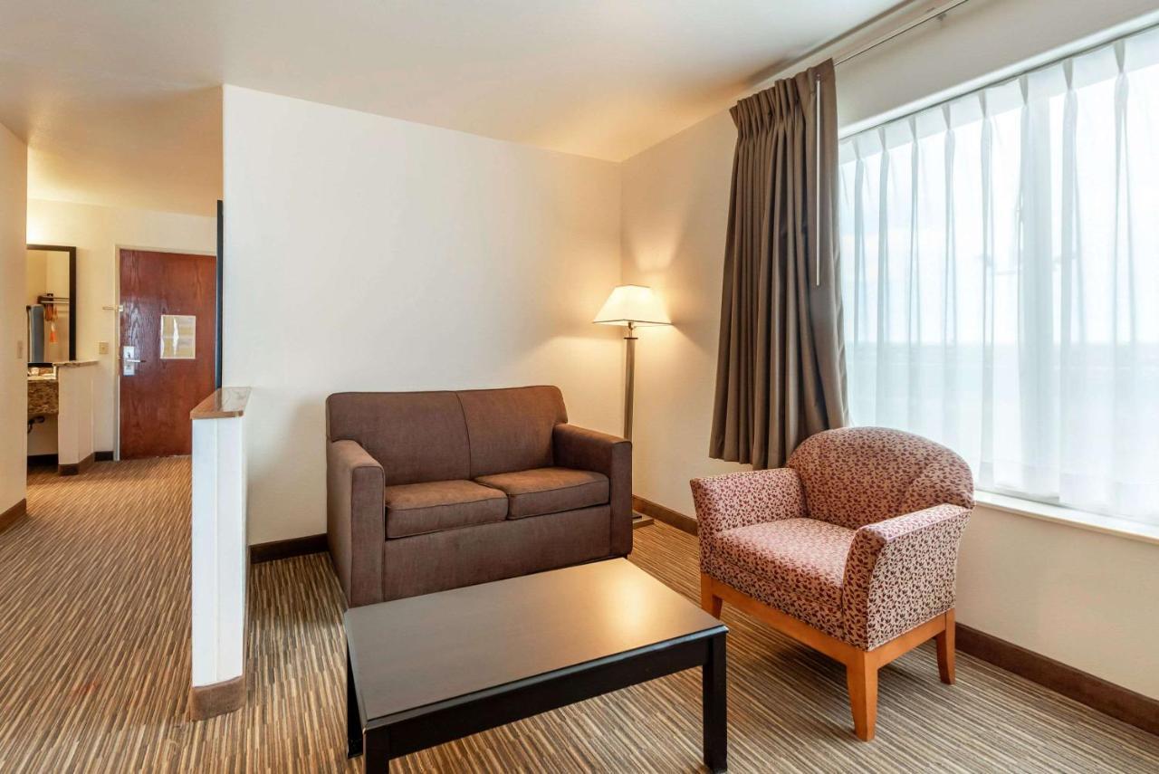 Quality Inn & Suites Limon Esterno foto