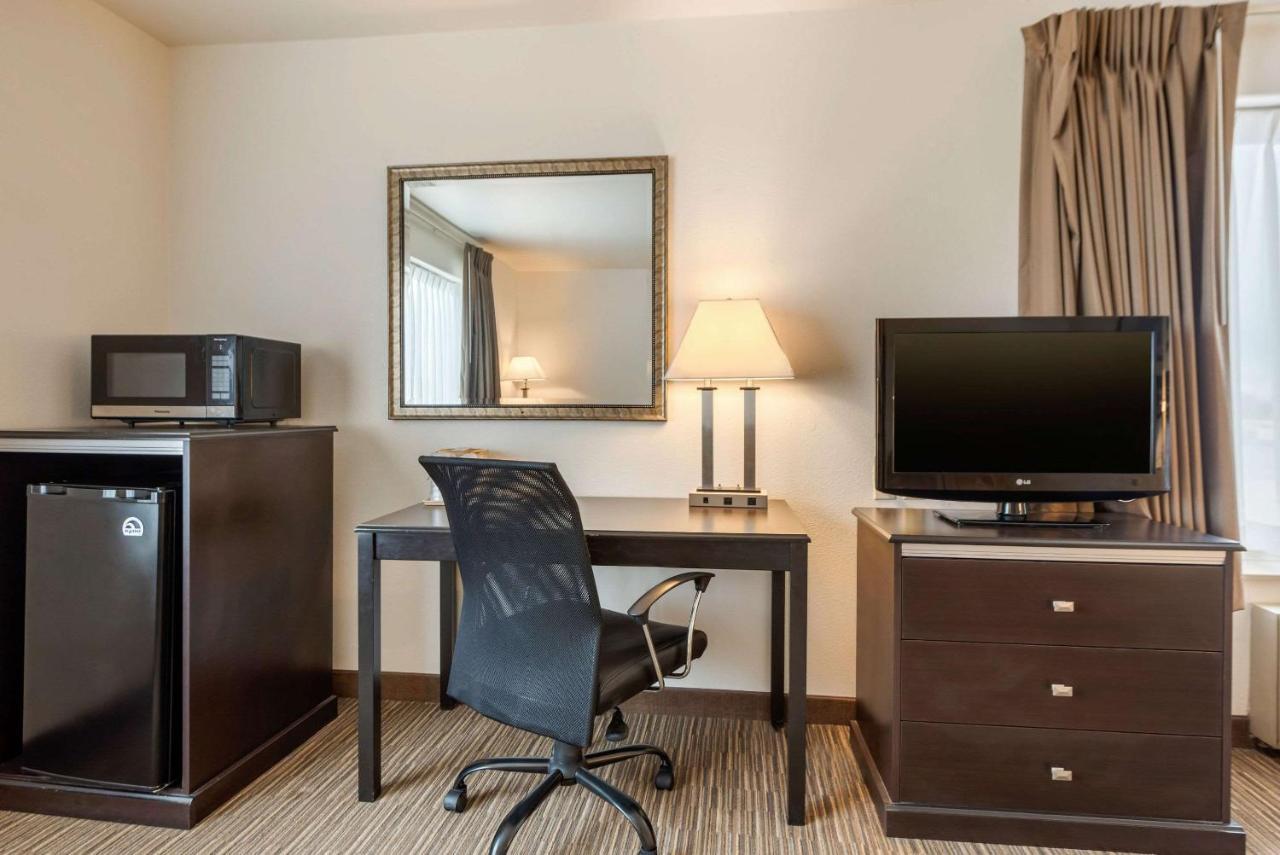 Quality Inn & Suites Limon Esterno foto