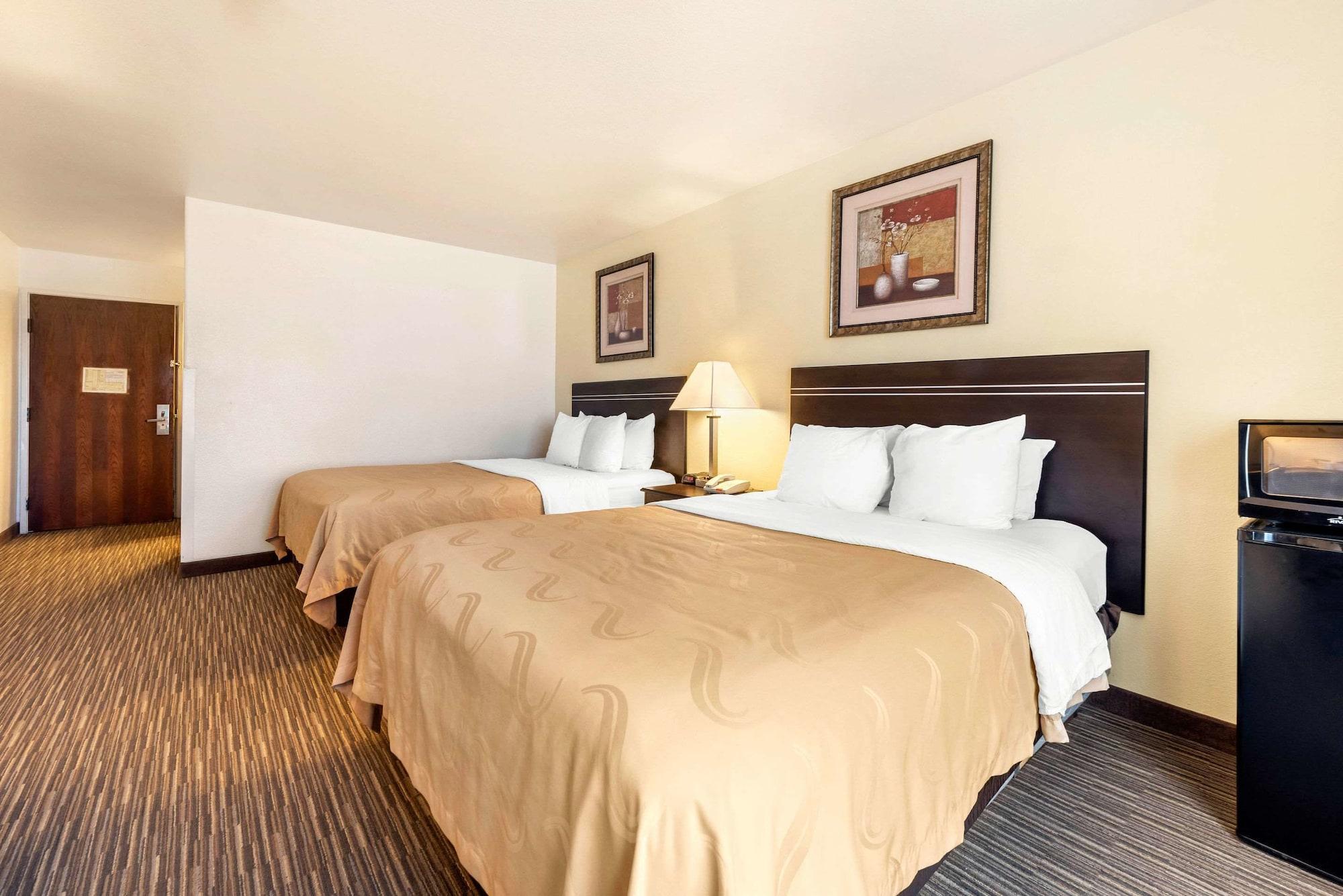 Quality Inn & Suites Limon Esterno foto