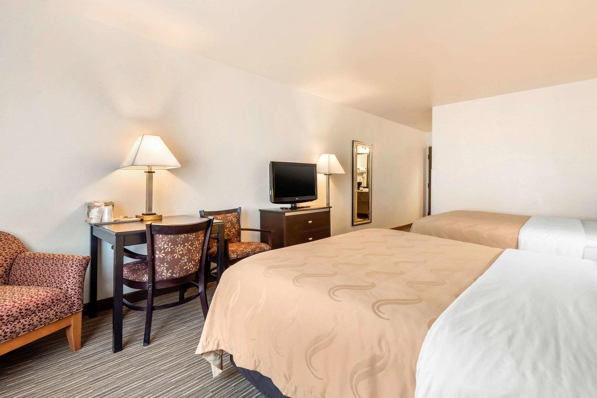 Quality Inn & Suites Limon Esterno foto