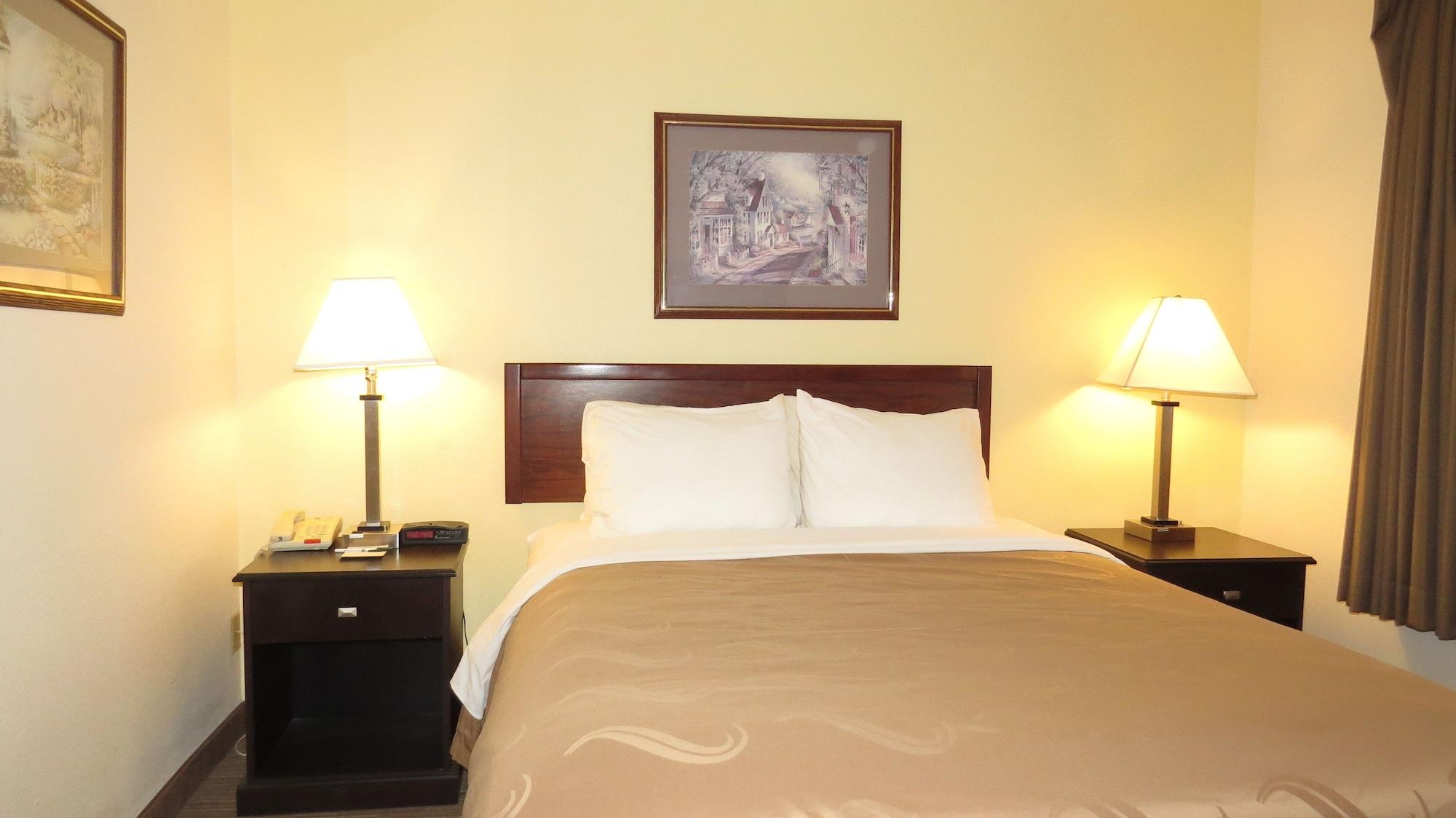 Quality Inn & Suites Limon Esterno foto