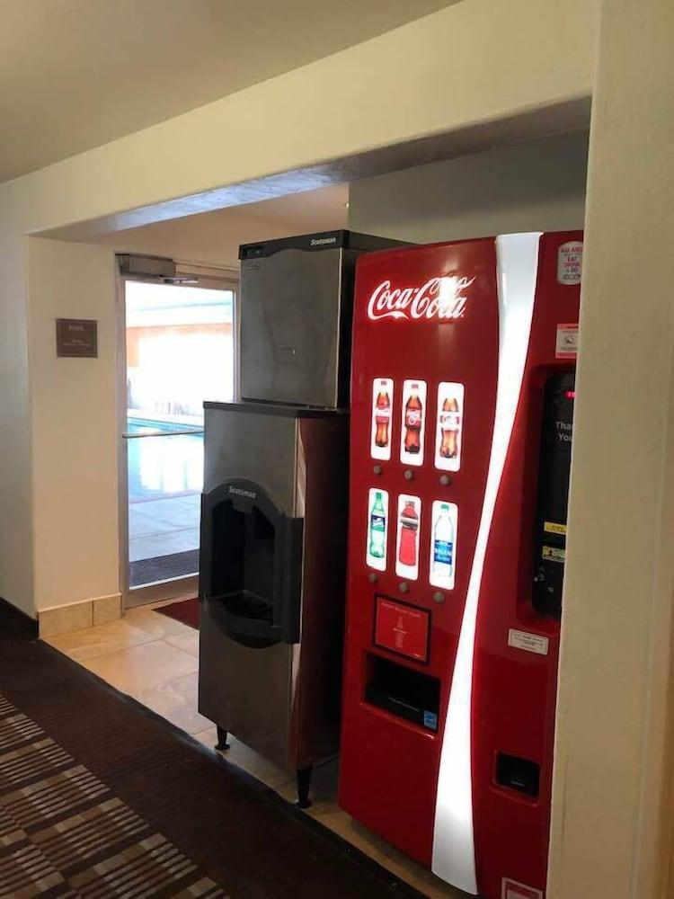 Quality Inn & Suites Limon Esterno foto
