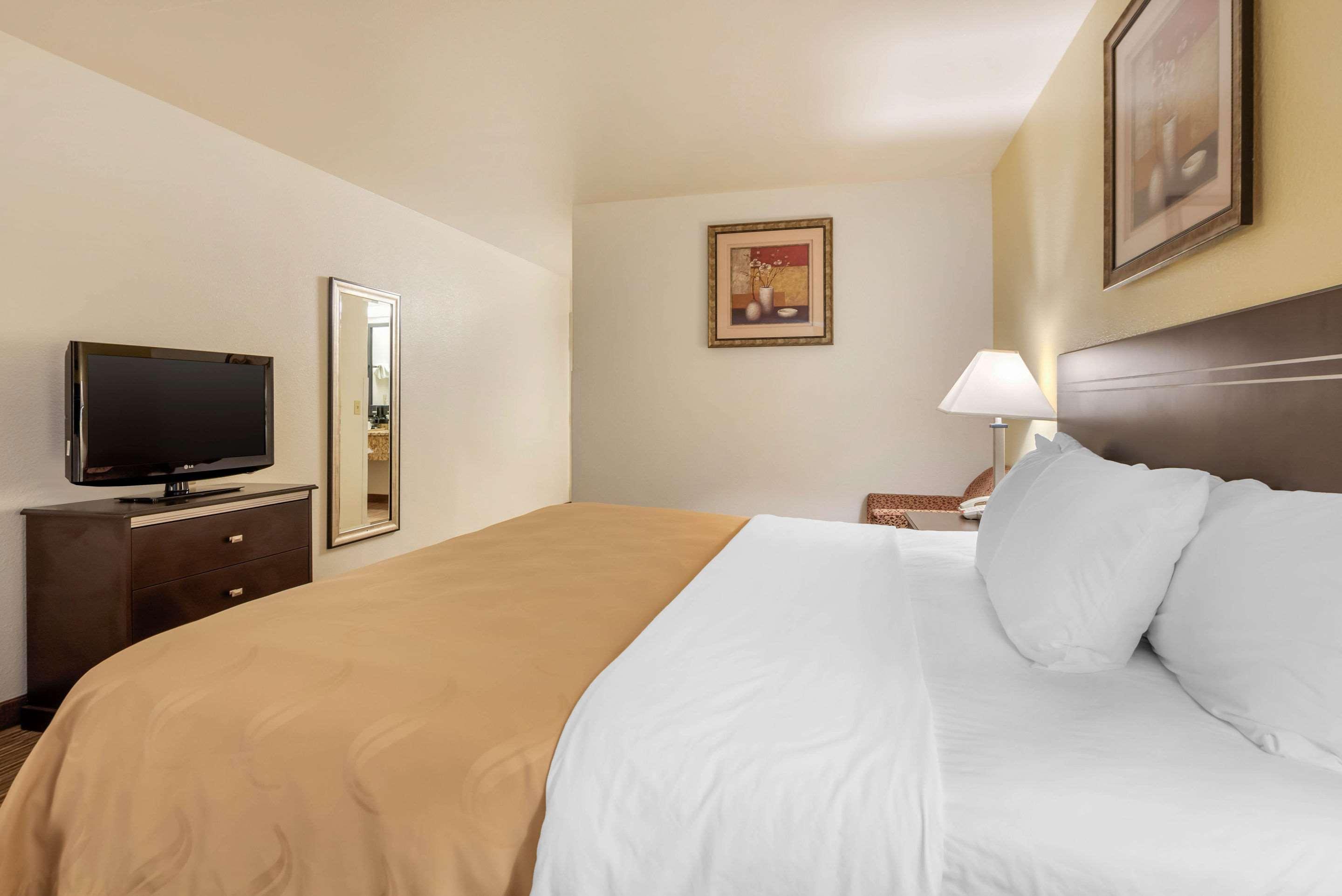 Quality Inn & Suites Limon Esterno foto