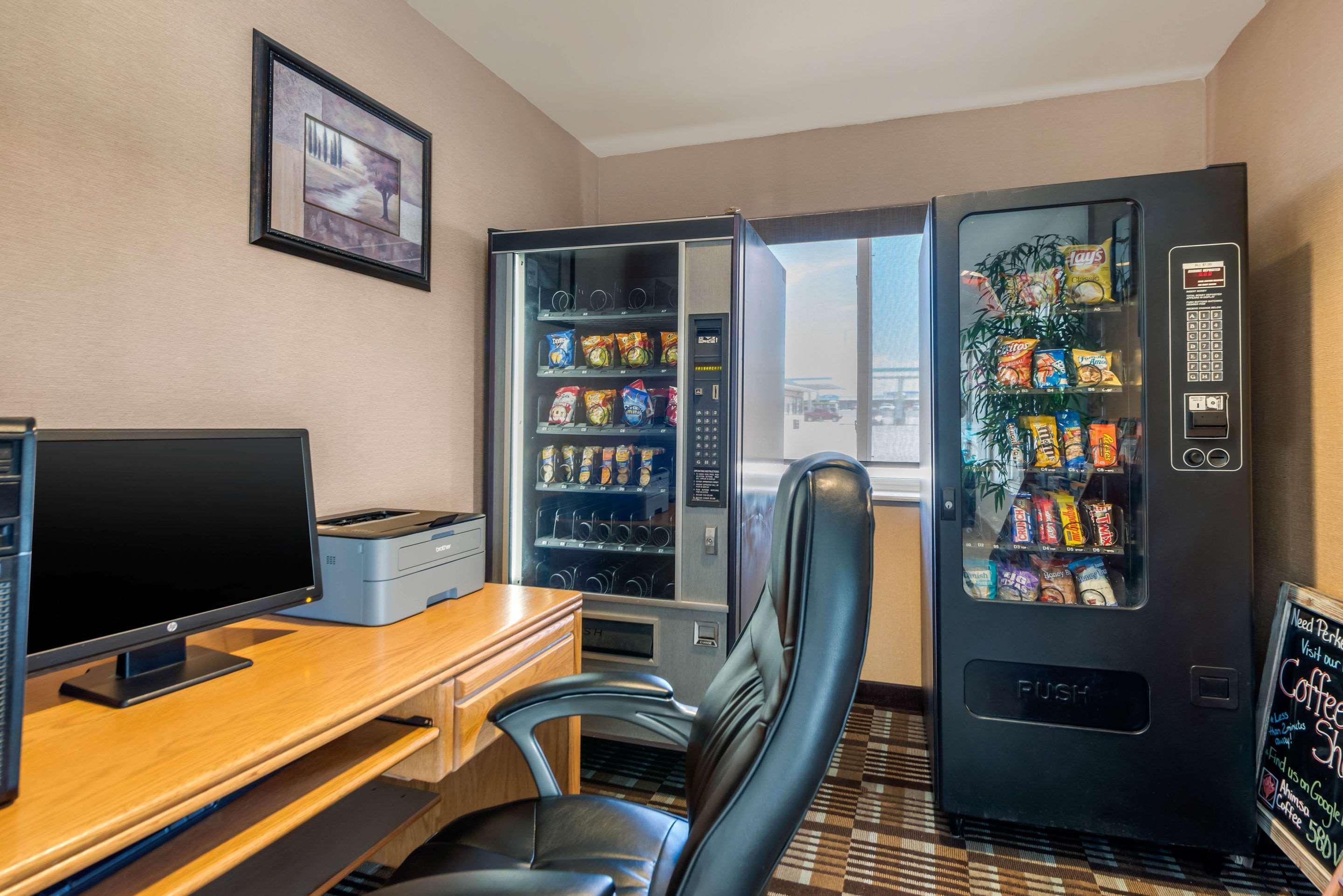 Quality Inn & Suites Limon Esterno foto