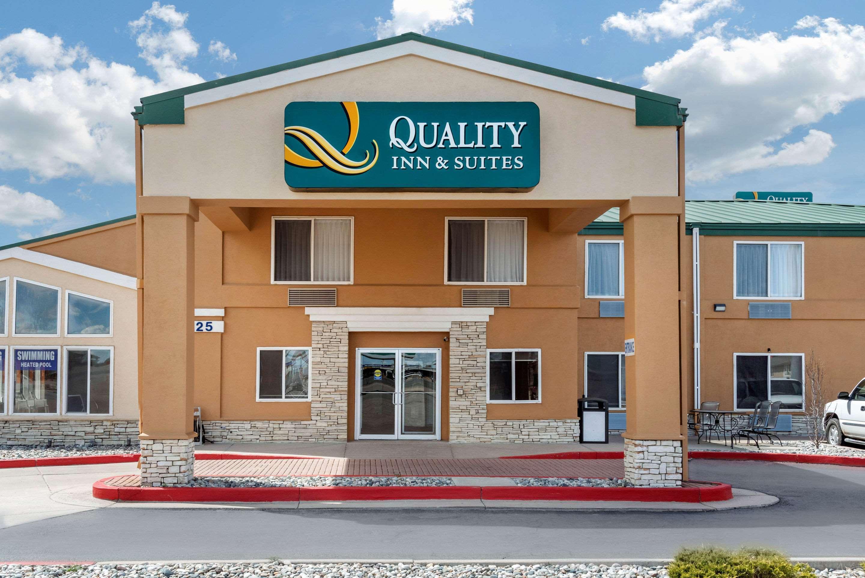 Quality Inn & Suites Limon Esterno foto