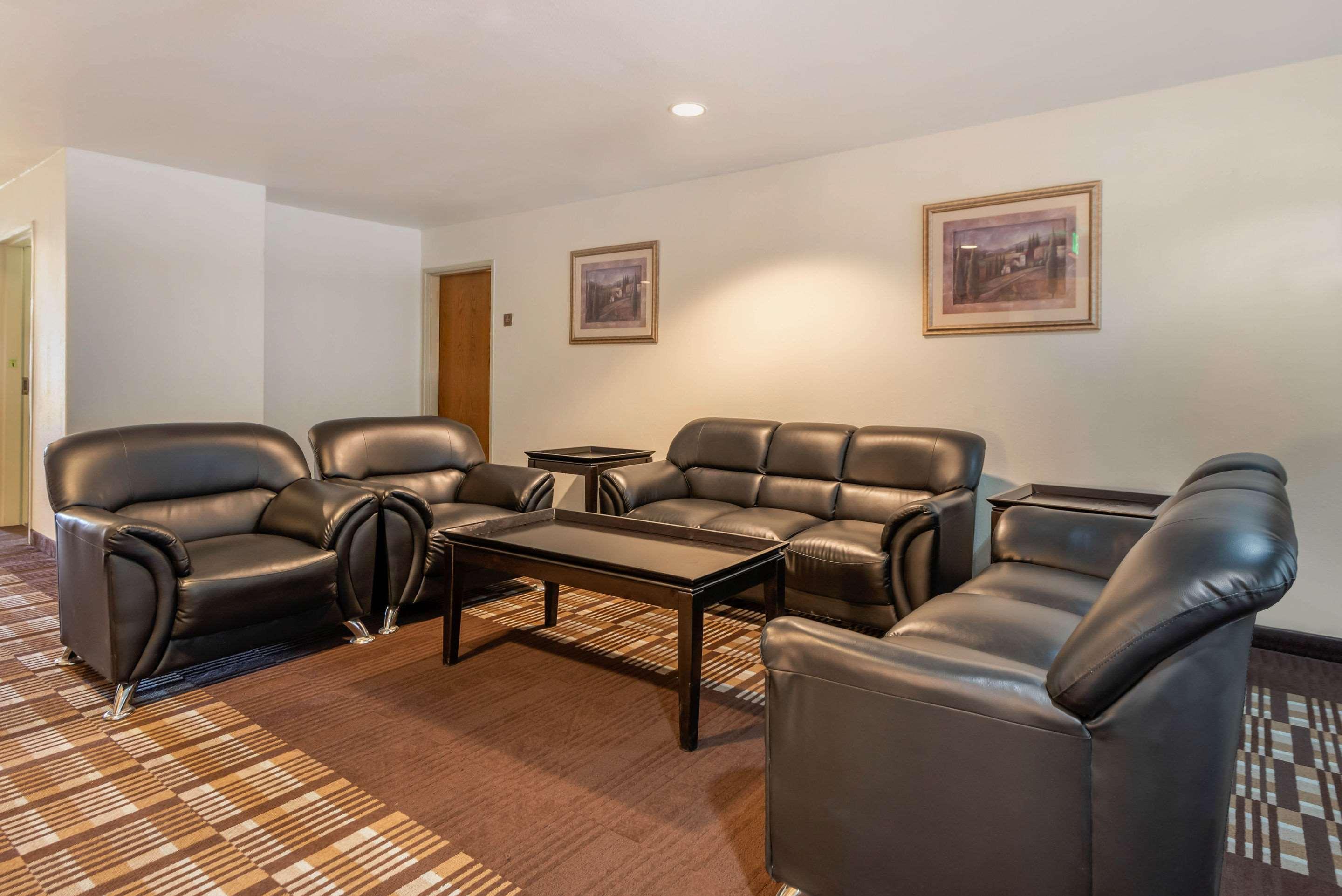 Quality Inn & Suites Limon Esterno foto