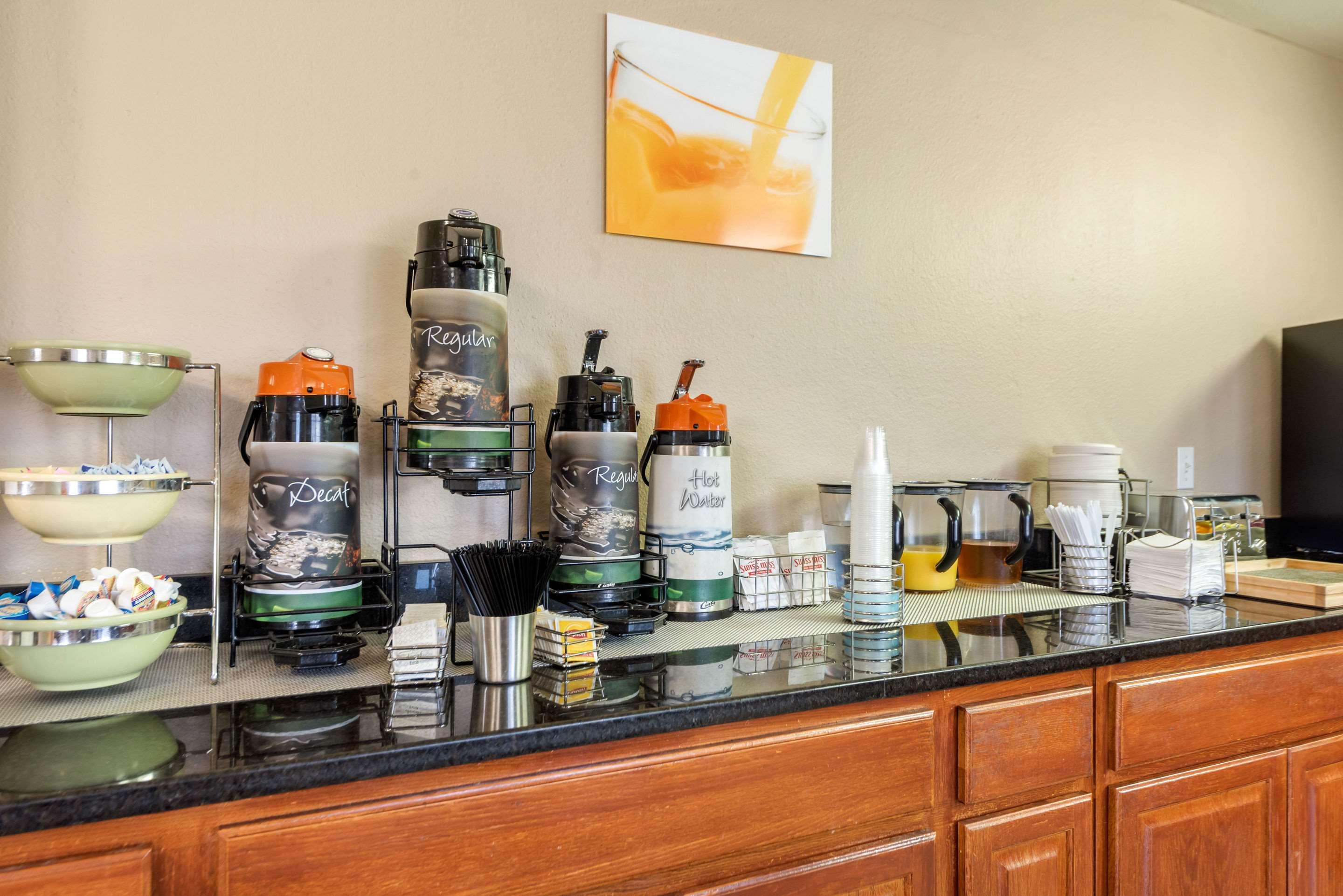 Quality Inn & Suites Limon Esterno foto