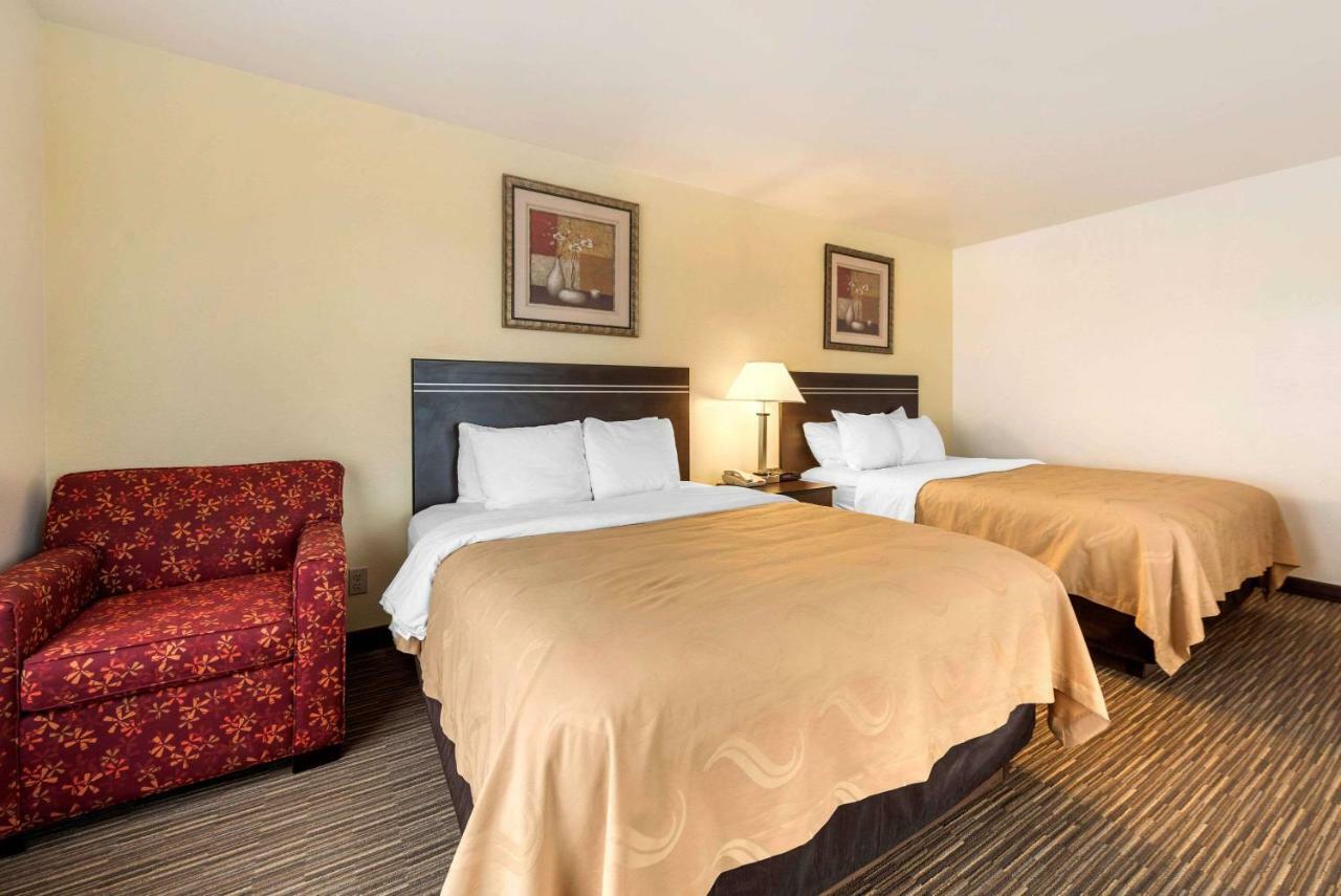 Quality Inn & Suites Limon Esterno foto