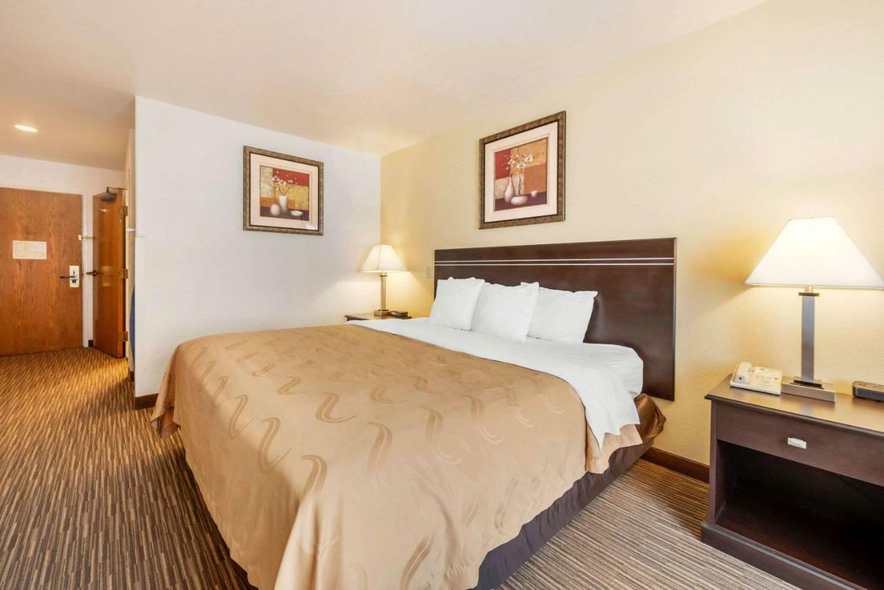 Quality Inn & Suites Limon Esterno foto