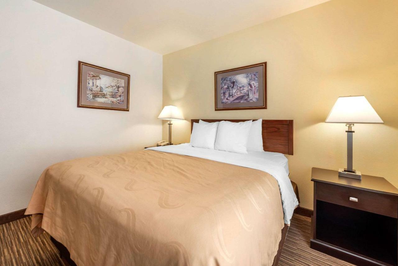 Quality Inn & Suites Limon Esterno foto