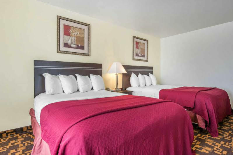 Quality Inn & Suites Limon Esterno foto
