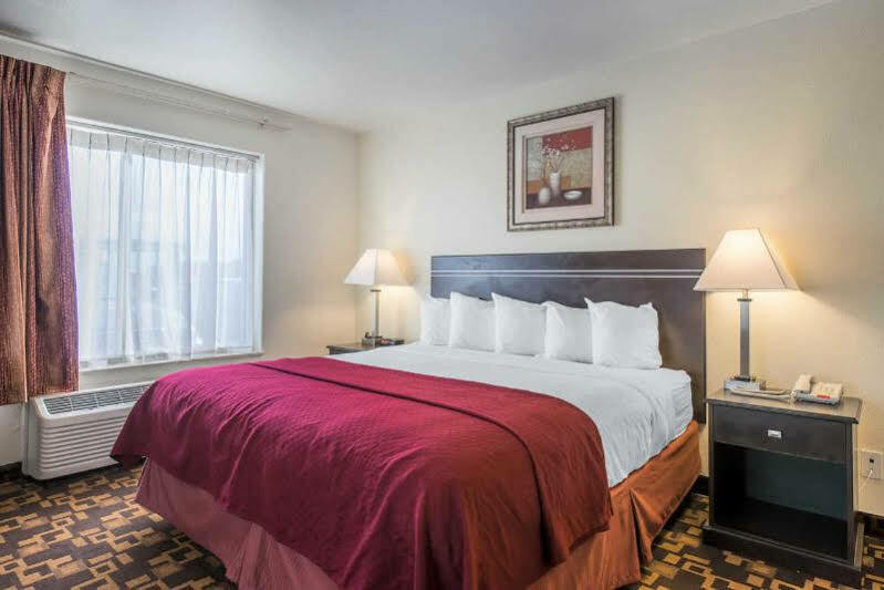 Quality Inn & Suites Limon Esterno foto